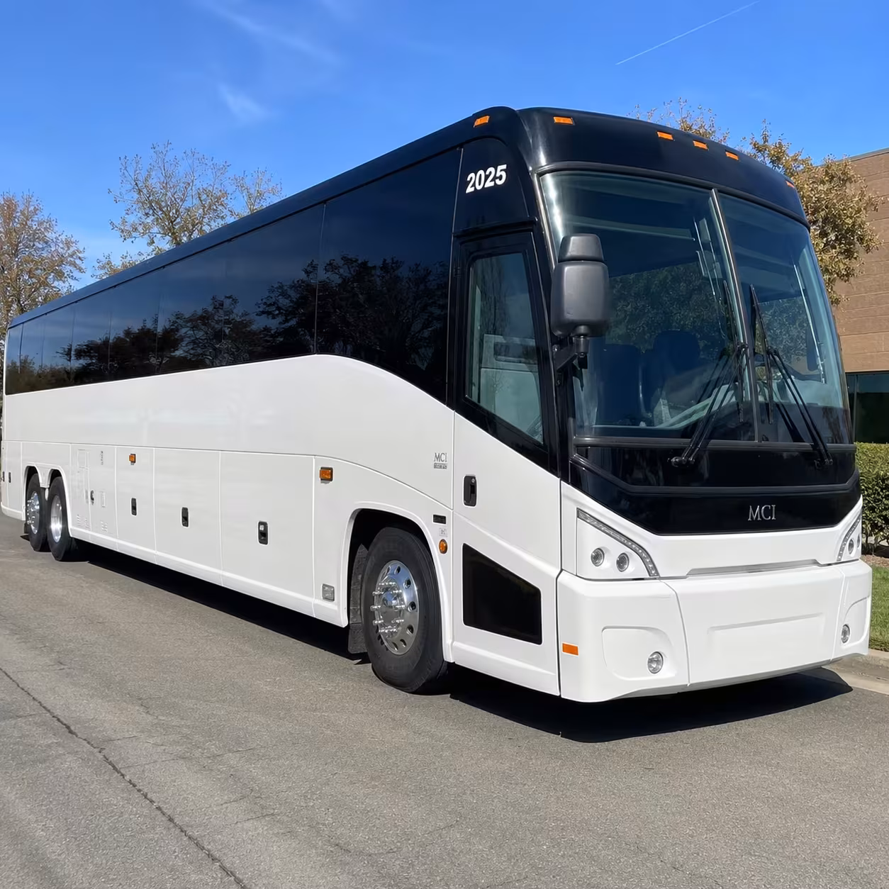 bakersfield employee shuttle buses for daily commutes
